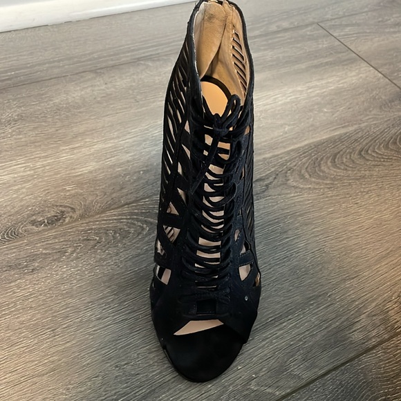 Nine West 3”suede lace up heels. Zipper back - Picture 9 of 11